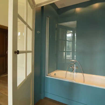 Vakantiehuis Marchin Castle With Sauna